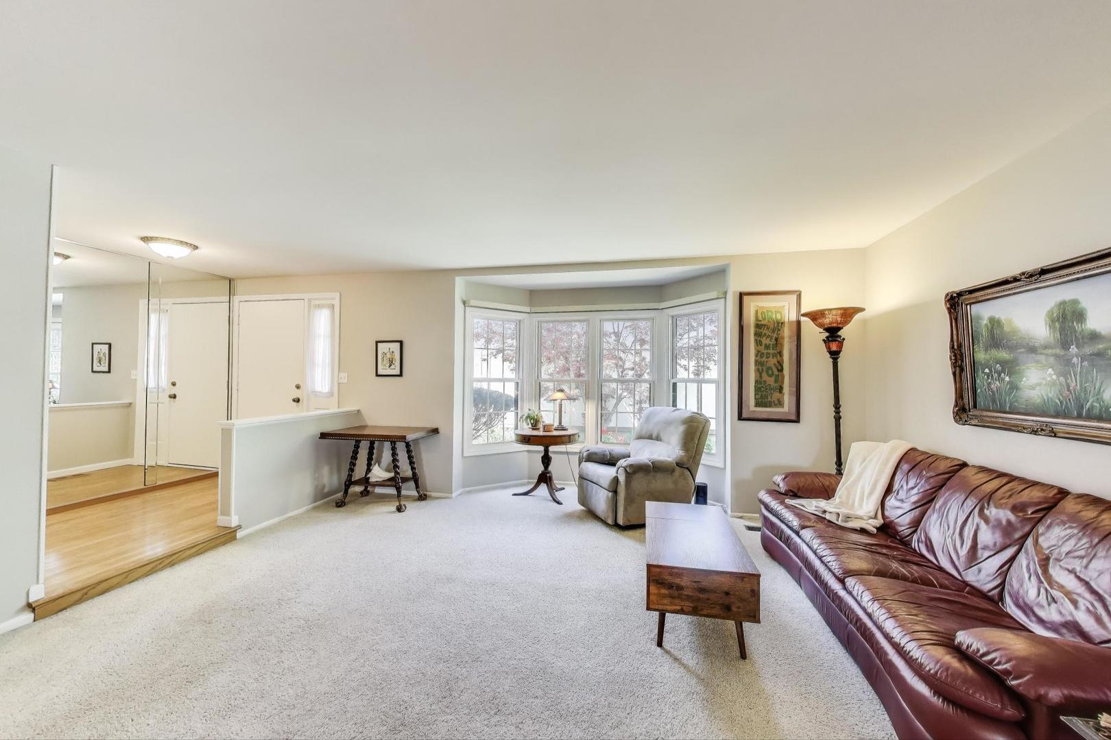 1022 Oakview Drive, Wheaton, IL 60187