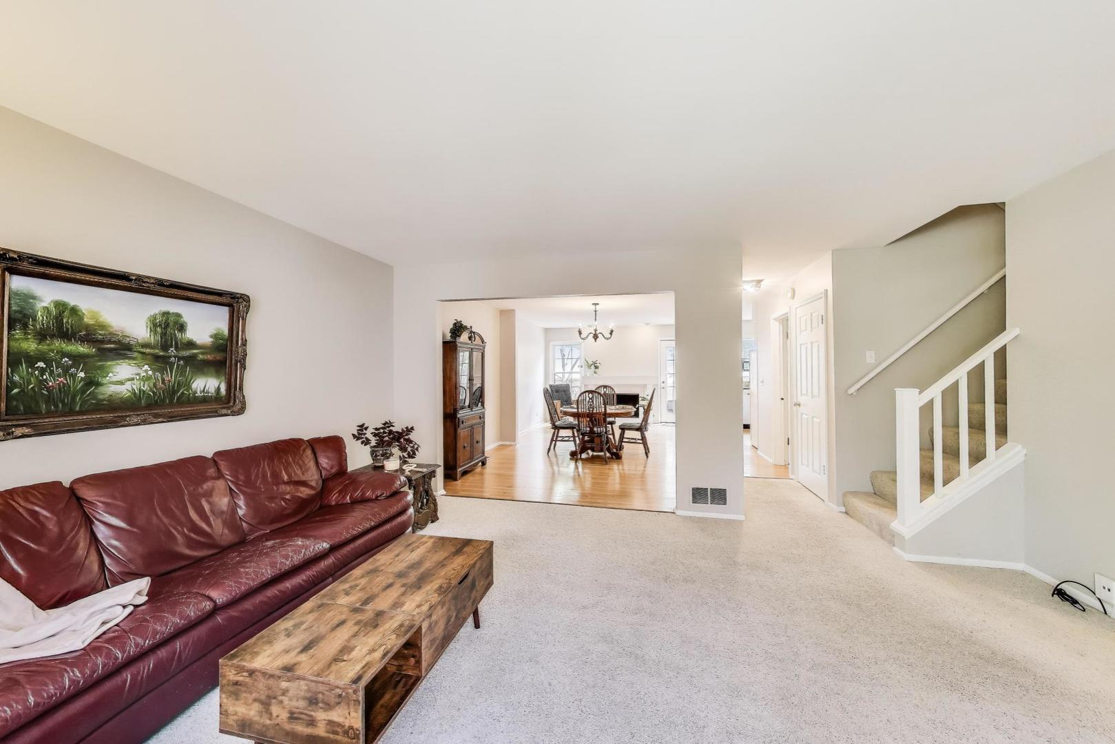 1022 Oakview Drive, Wheaton, IL 60187