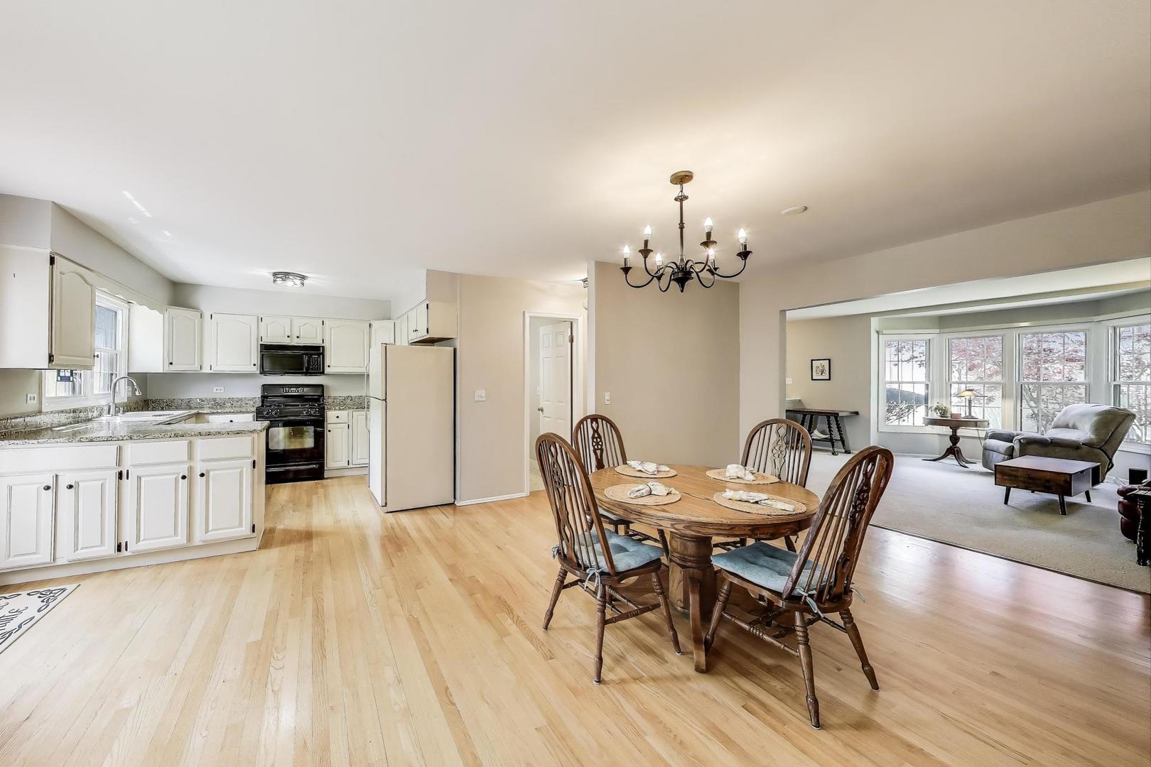 1022 Oakview Drive, Wheaton, IL 60187