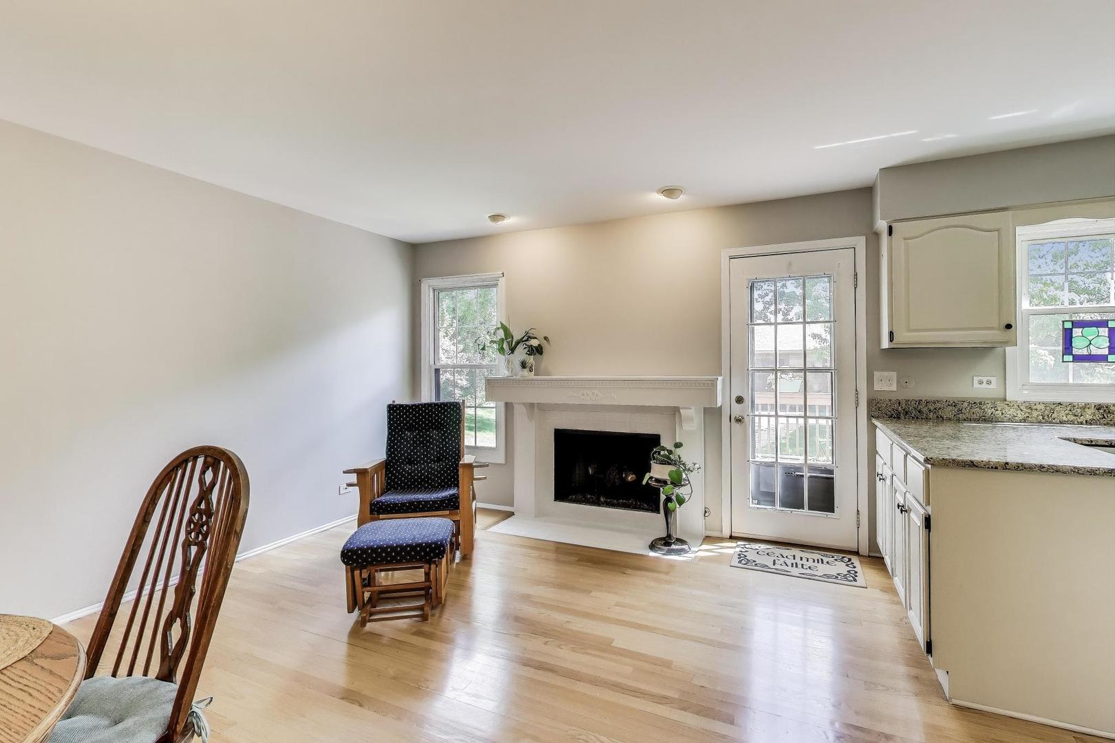 1022 Oakview Drive, Wheaton, IL 60187