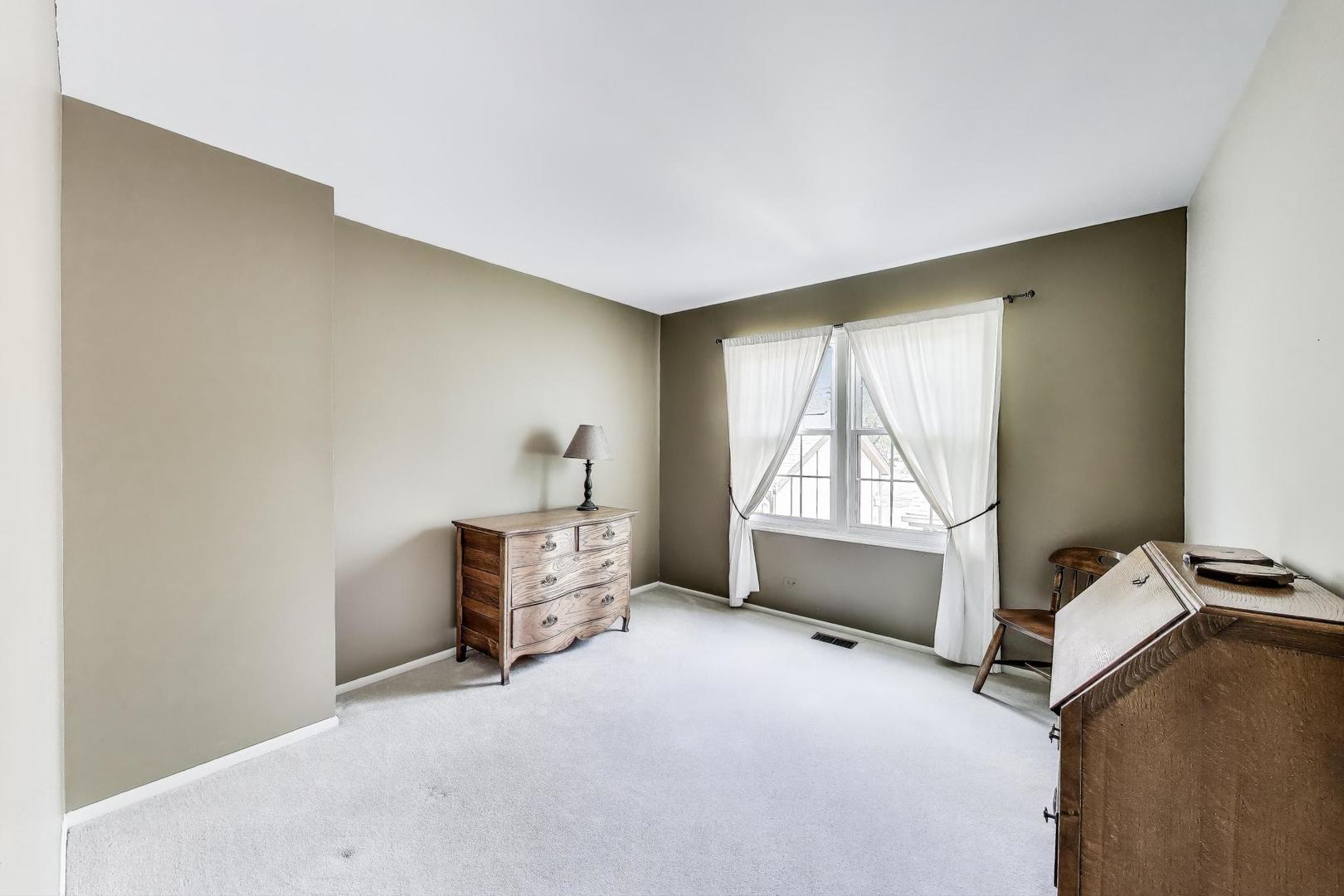 1022 Oakview Drive, Wheaton, IL 60187