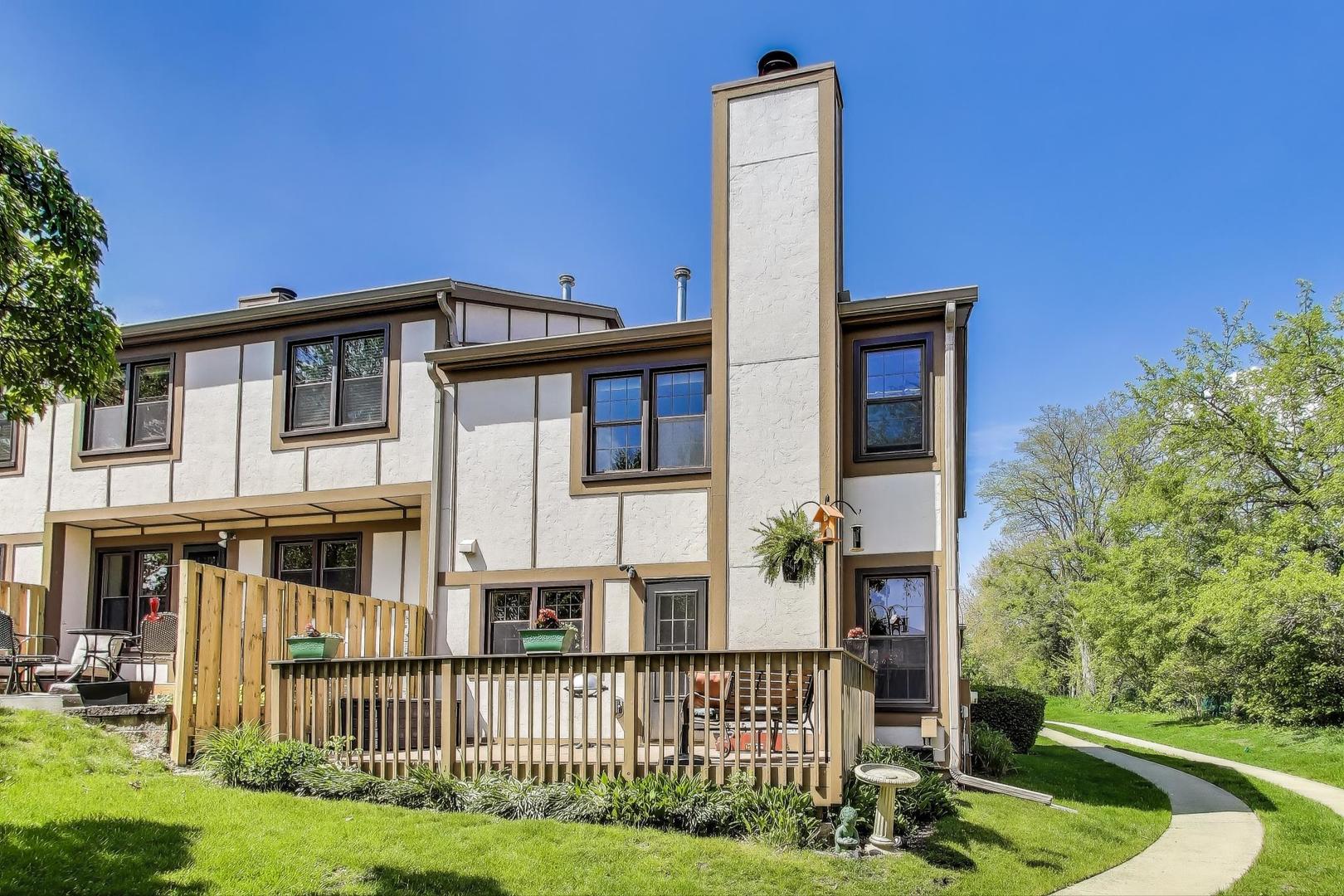 1022 Oakview Drive, Wheaton, IL 60187