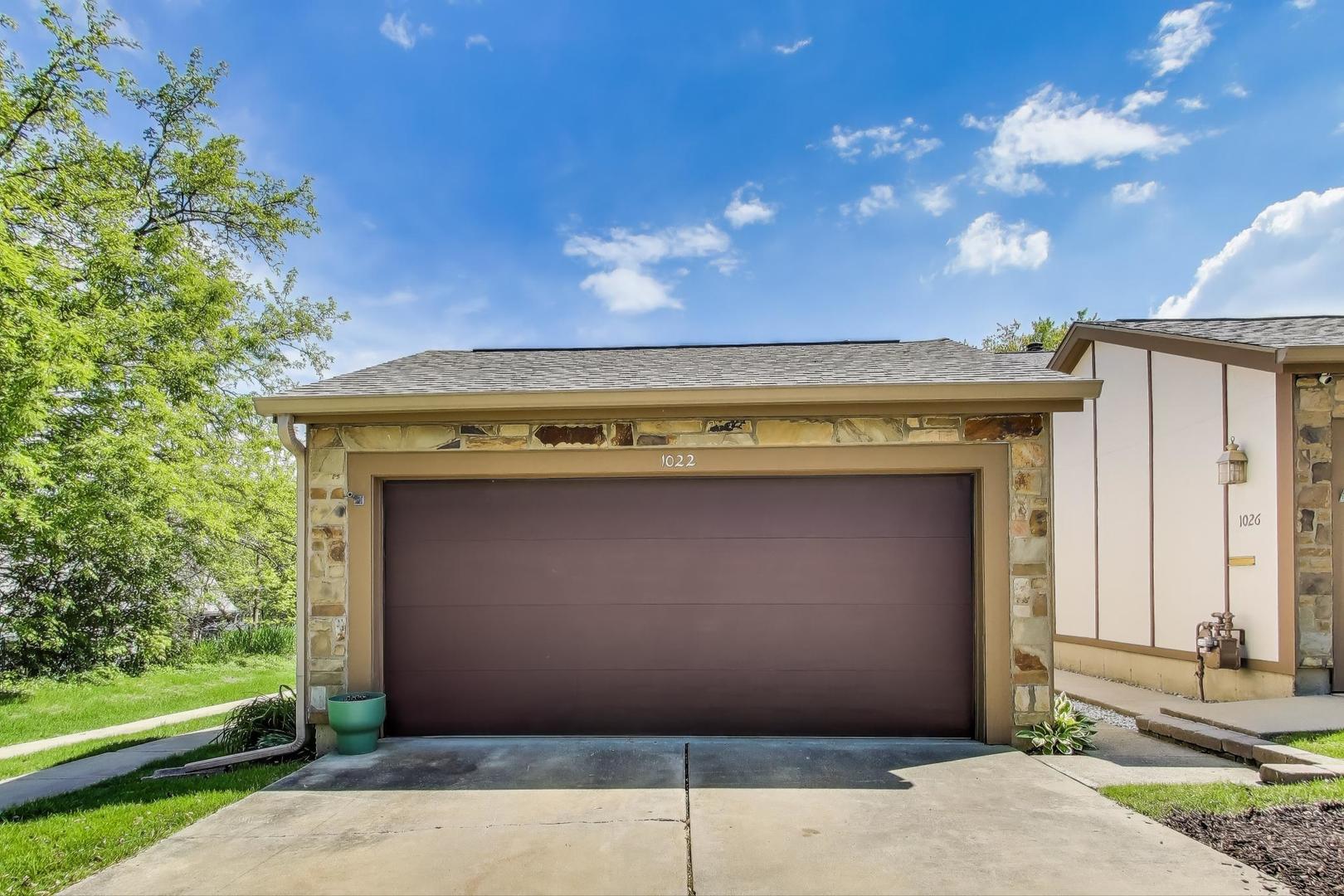 1022 Oakview Drive, Wheaton, IL 60187