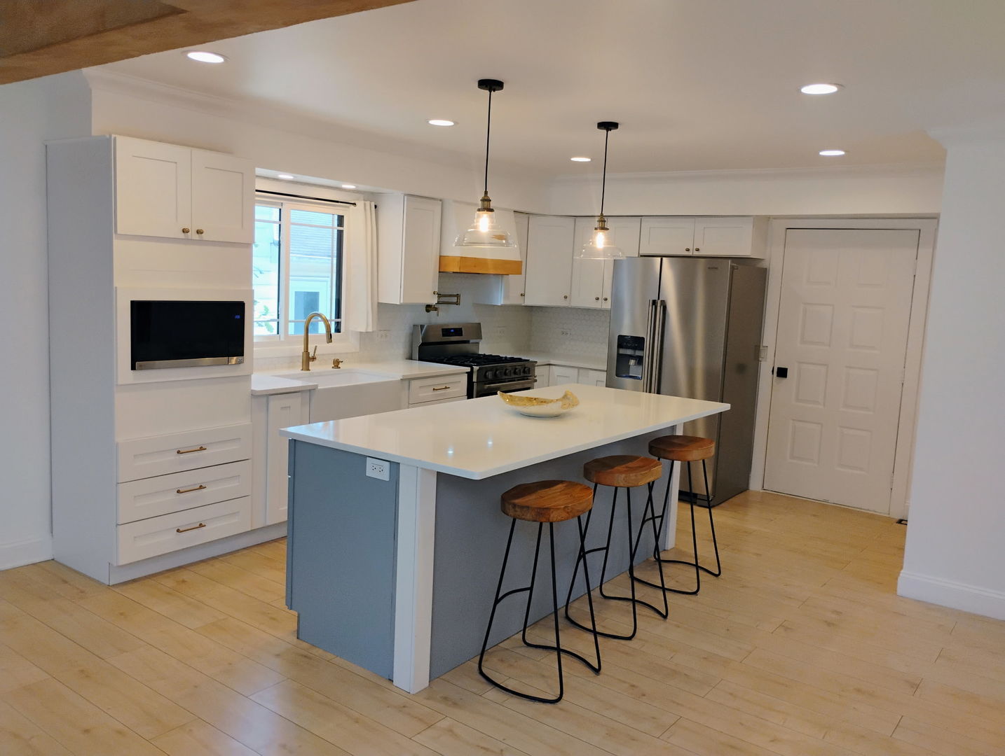 1315 Ardmore Drive, Round Lake Beach, IL 60073