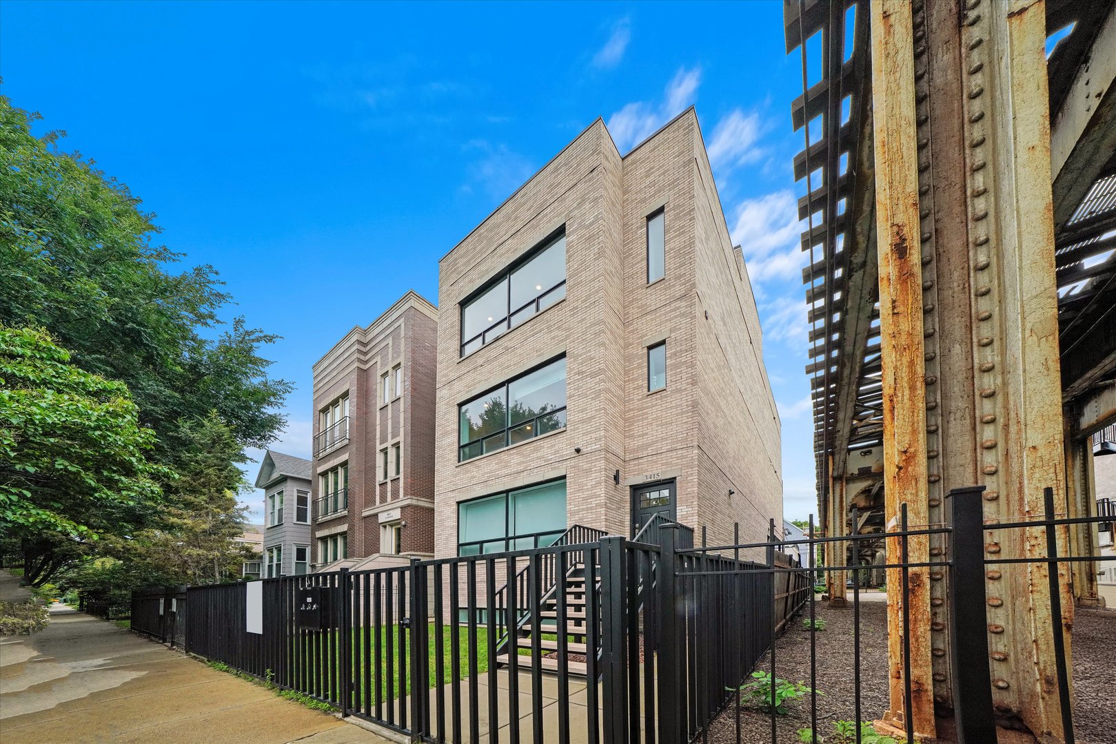 3415 N Bosworth Avenue #1, Chicago, IL 60657