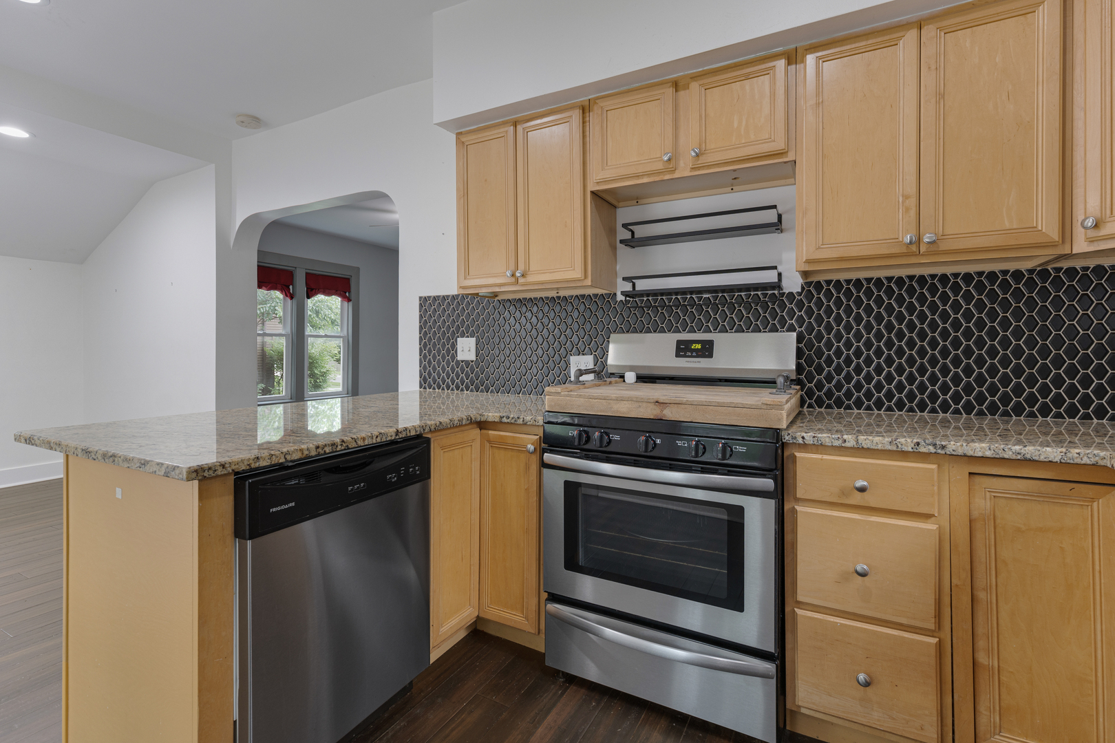 1512 S 7th Avenue, St. Charles, IL 60174