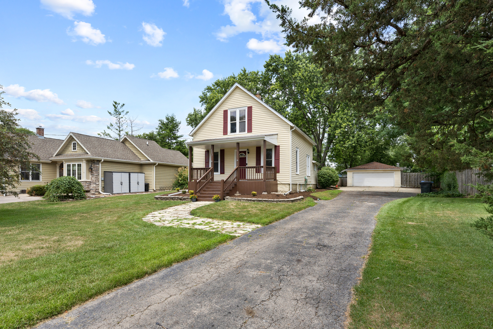 1512 S 7th Avenue, St. Charles, IL 60174