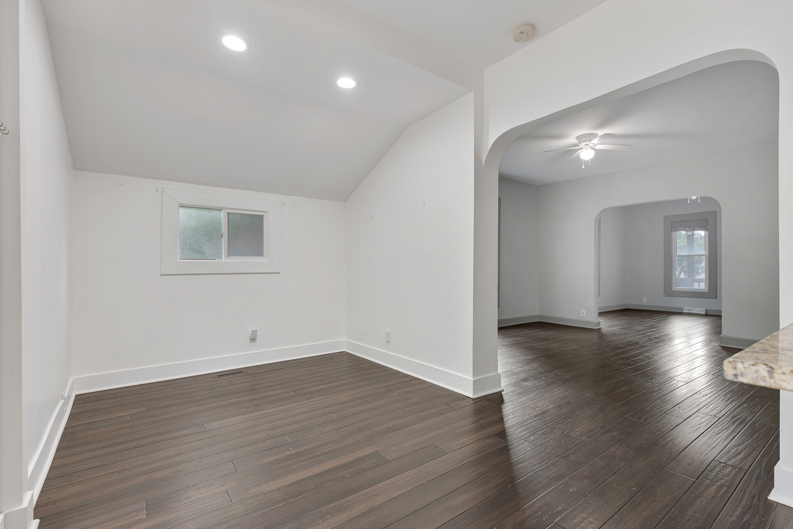 1512 S 7th Avenue, St. Charles, IL 60174
