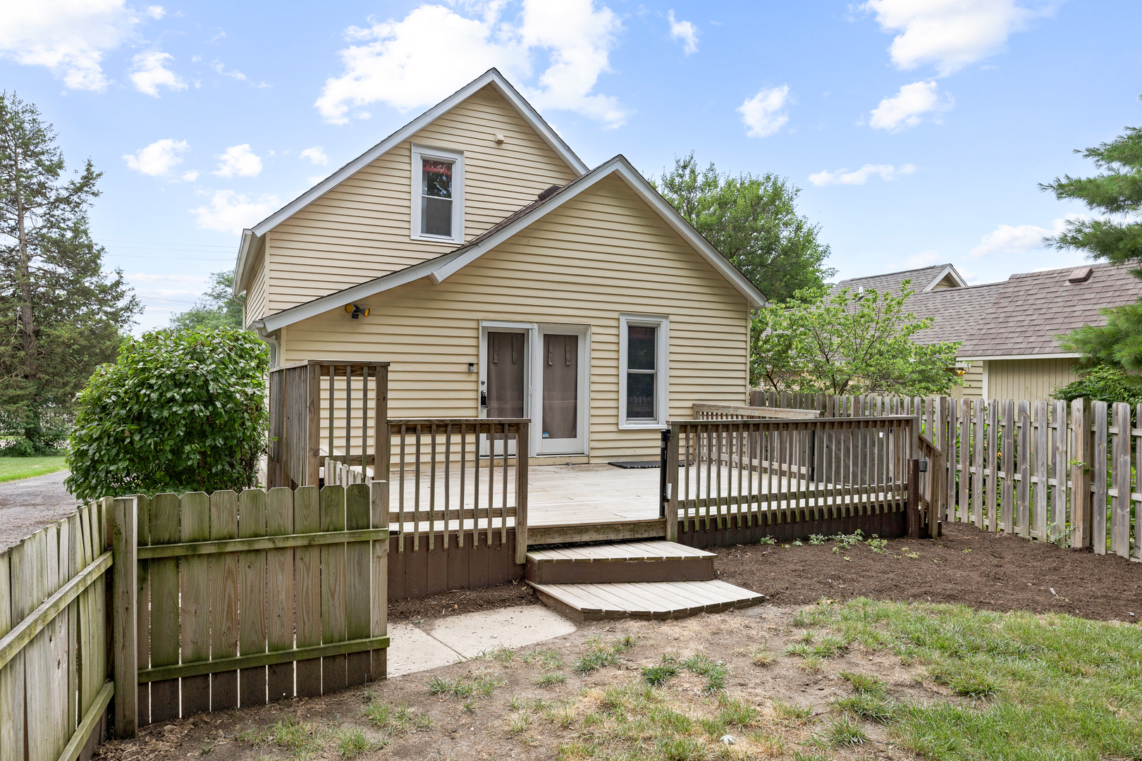 1512 S 7th Avenue, St. Charles, IL 60174