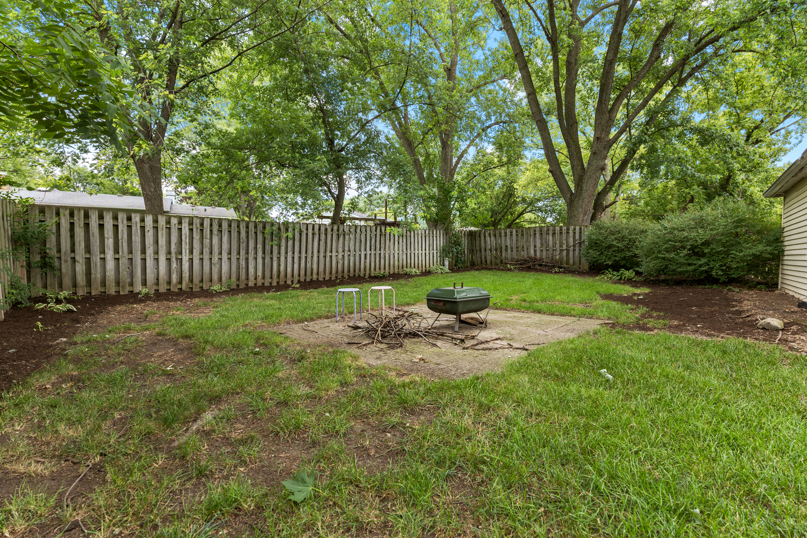 1512 S 7th Avenue, St. Charles, IL 60174
