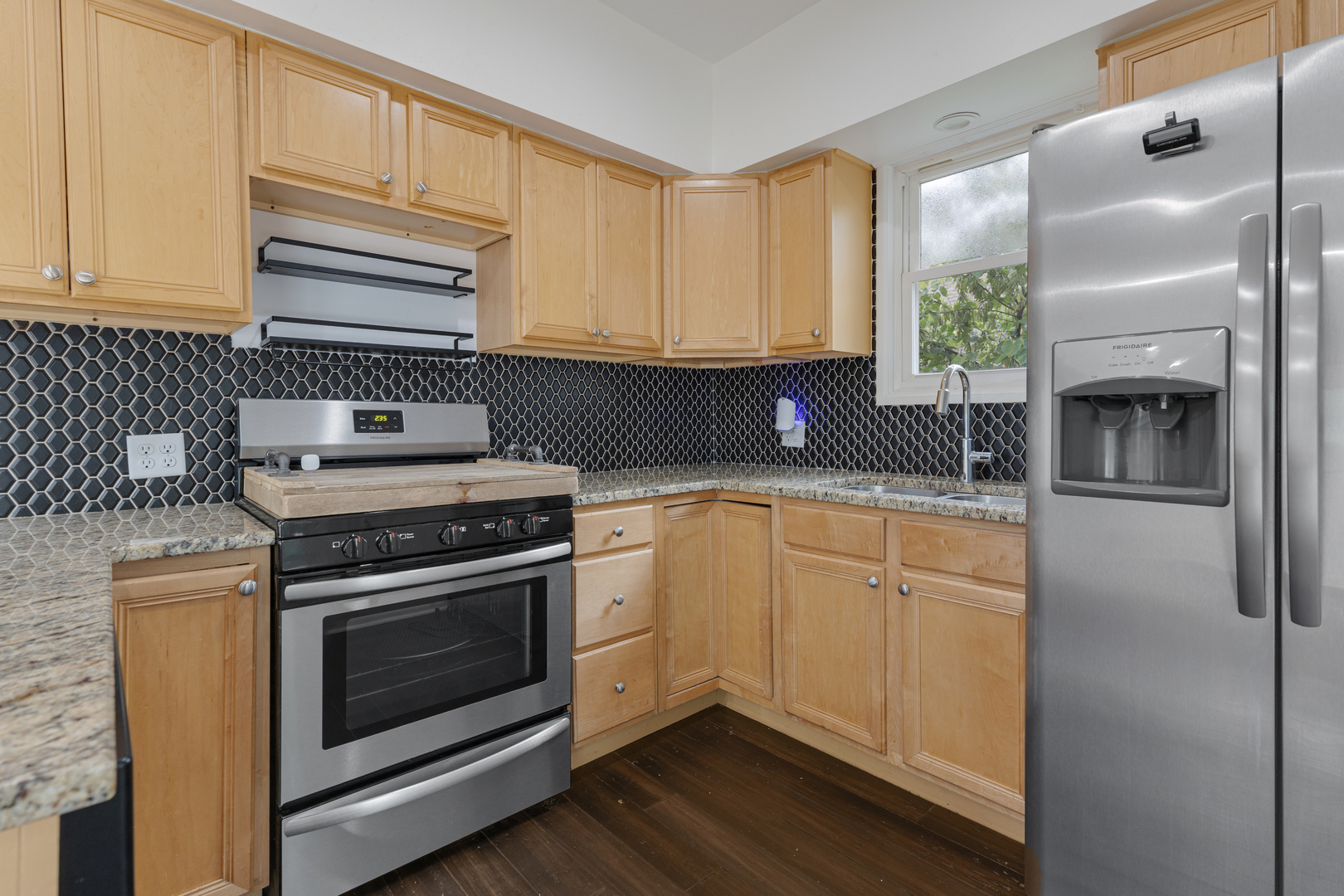 1512 S 7th Avenue, St. Charles, IL 60174