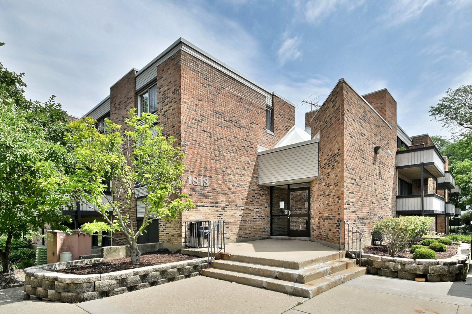 1813 Hemlock Place #306, Schaumburg, IL 60173