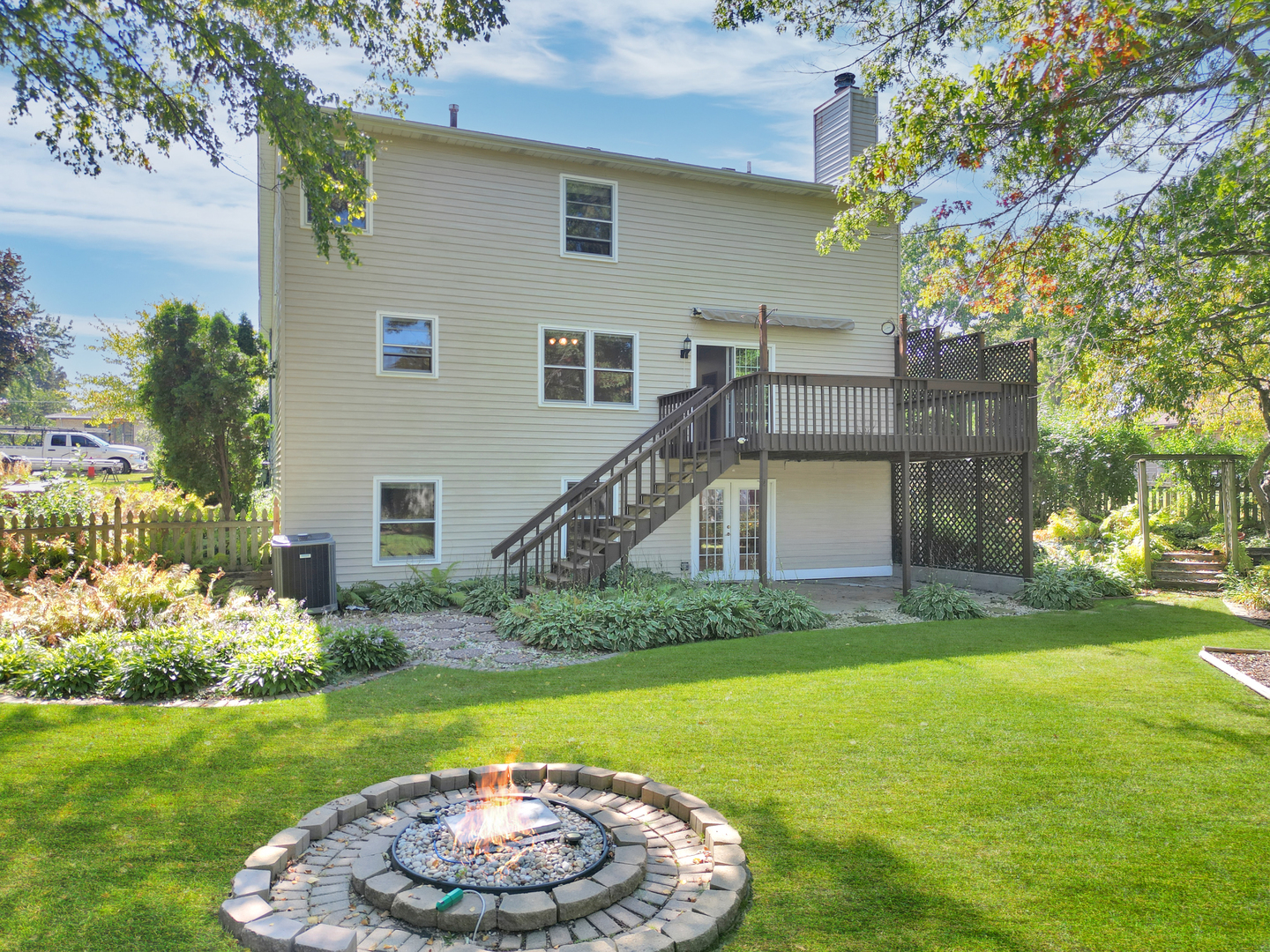 4176 Blackstone Avenue, Gurnee, IL 60031