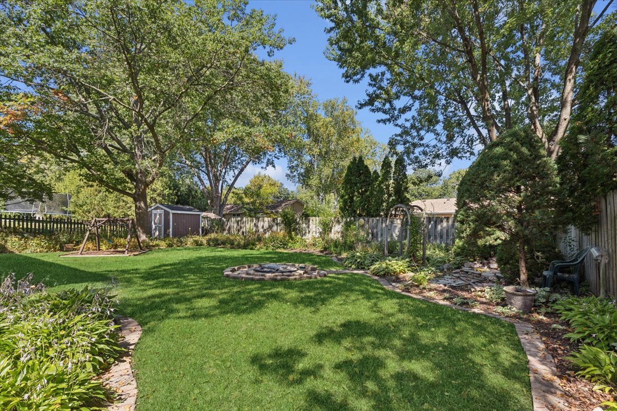 4176 Blackstone Avenue, Gurnee, IL 60031