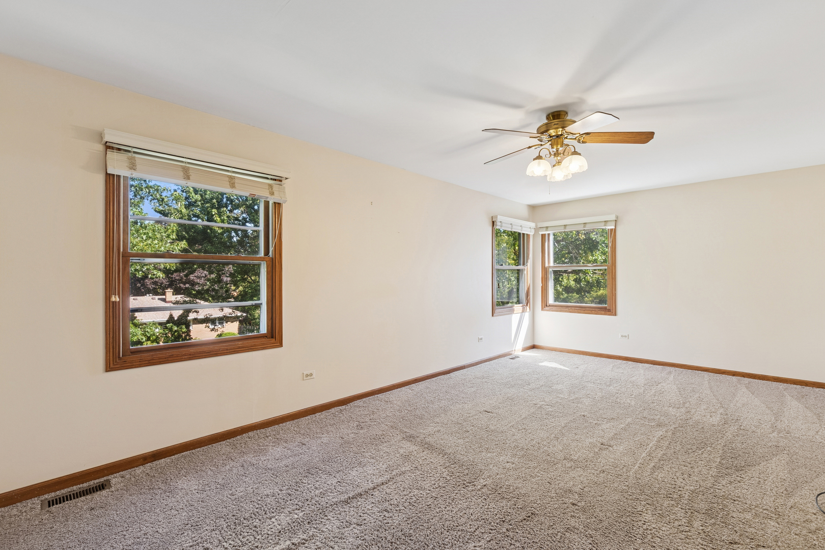 4176 Blackstone Avenue, Gurnee, IL 60031