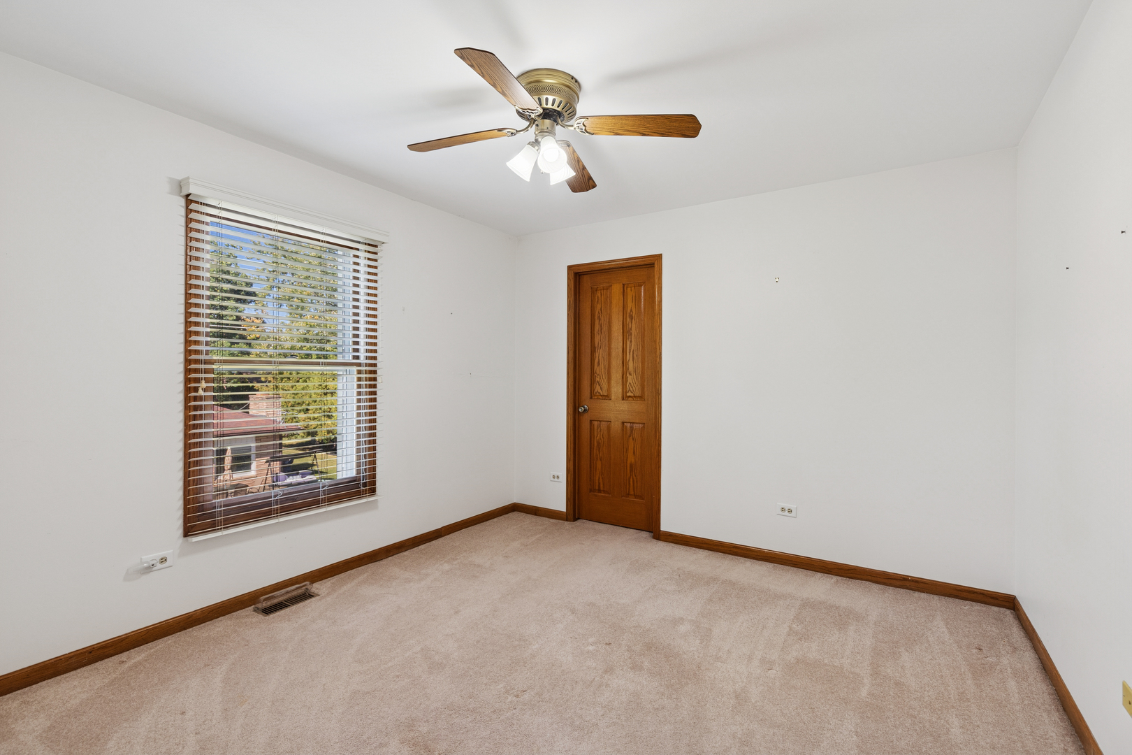 4176 Blackstone Avenue, Gurnee, IL 60031