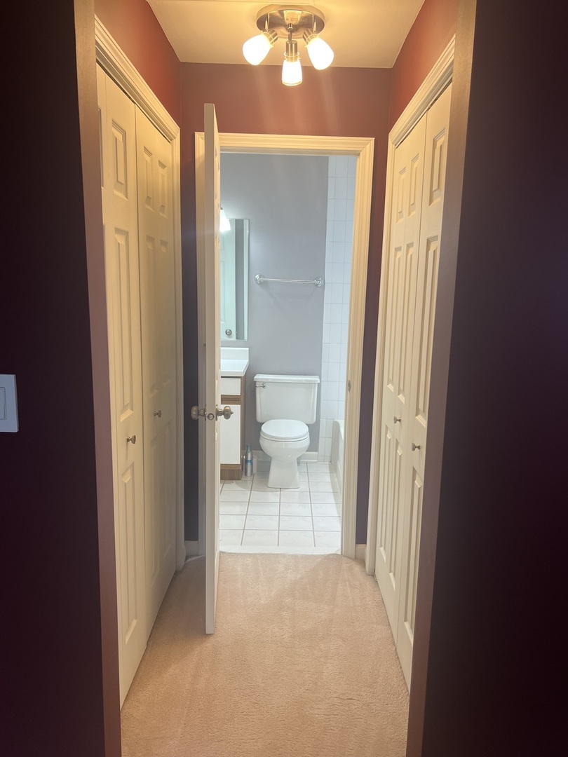 250 Regal Court, Roselle, IL 60172