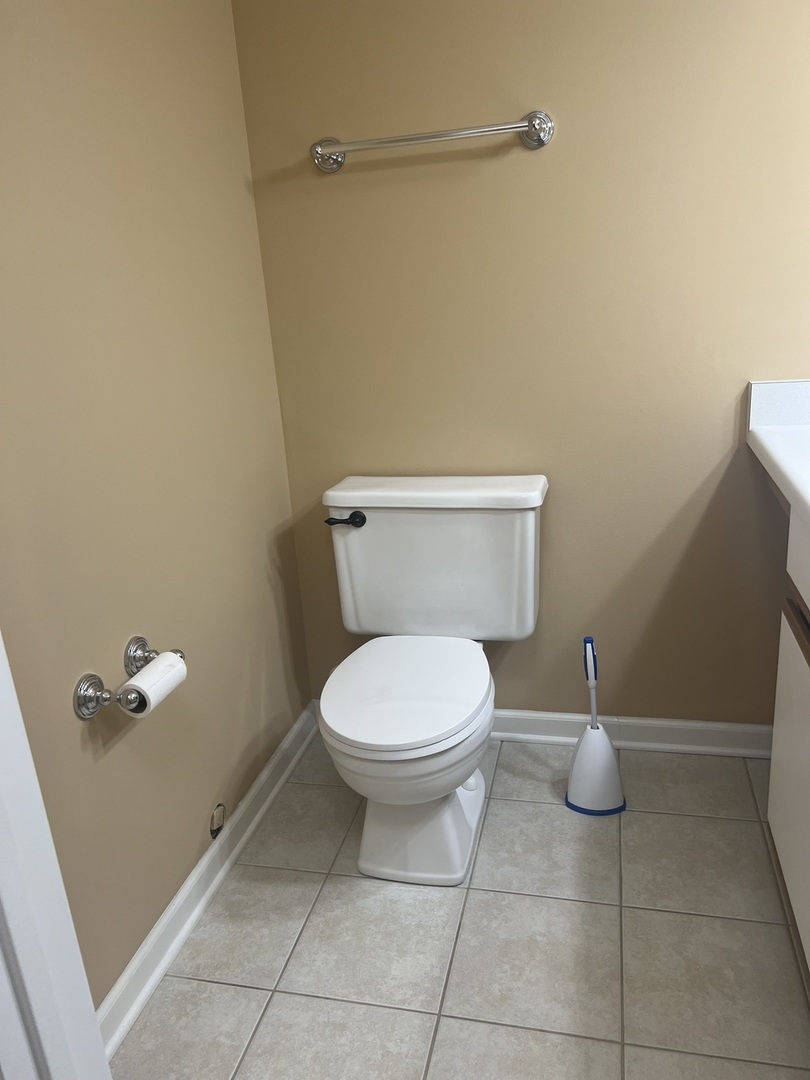 250 Regal Court, Roselle, IL 60172