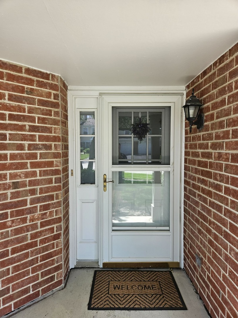 250 Regal Court, Roselle, IL 60172