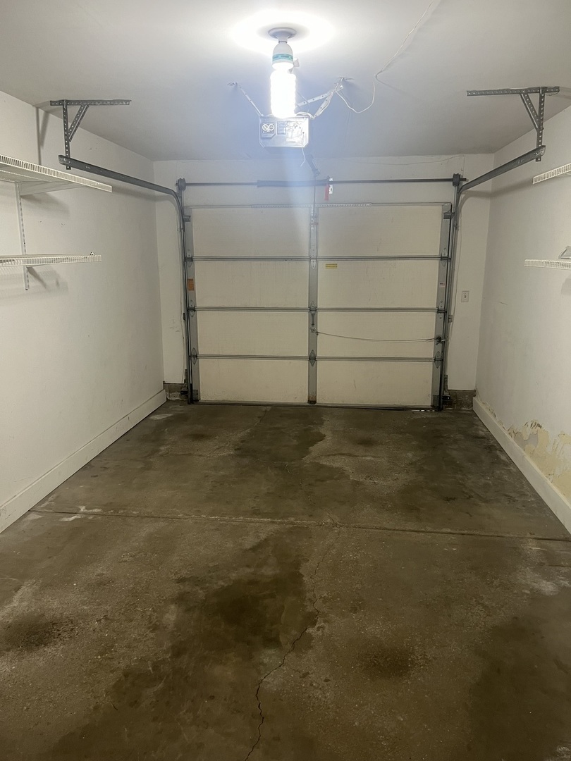 250 Regal Court, Roselle, IL 60172