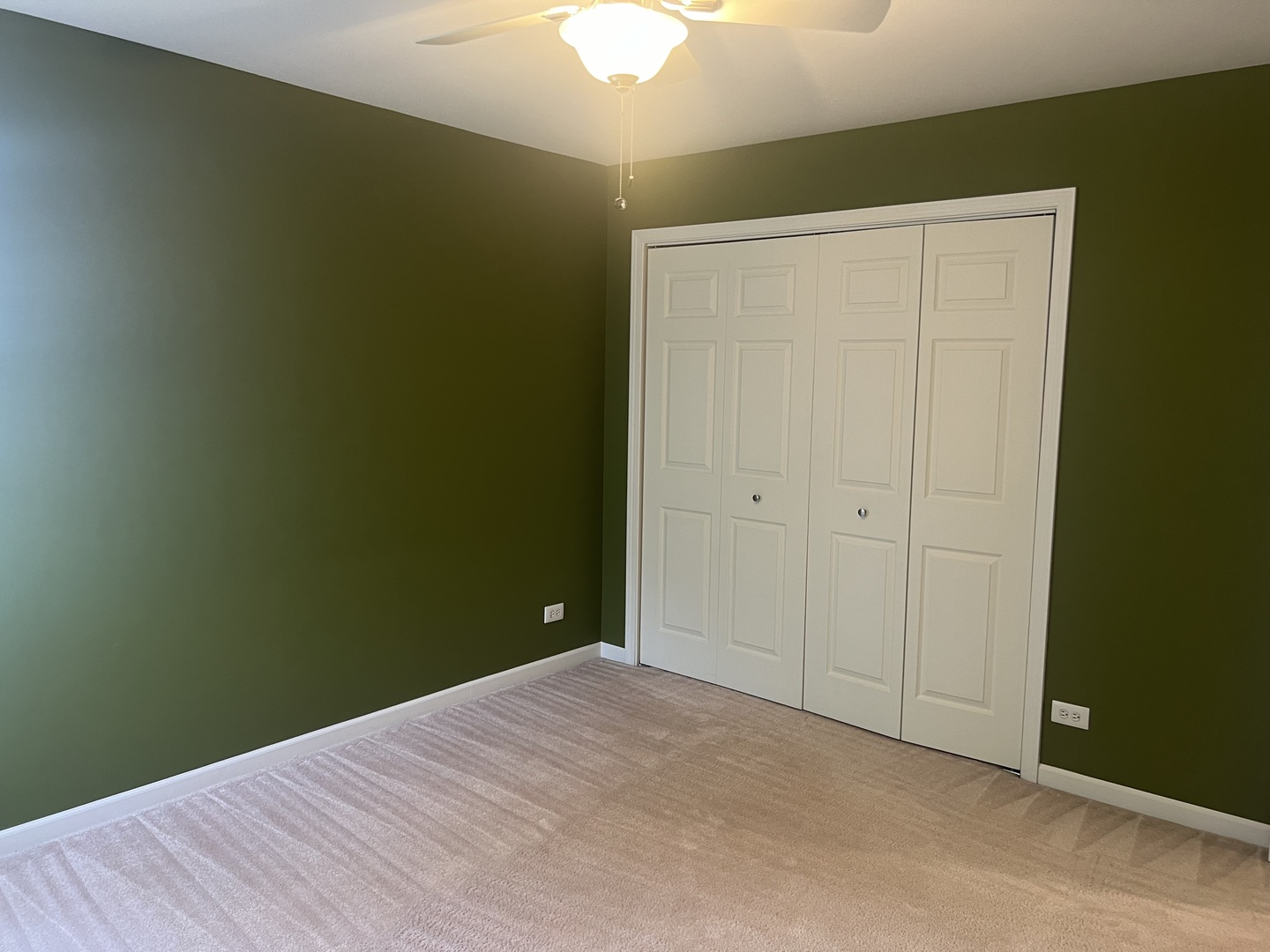 250 Regal Court, Roselle, IL 60172