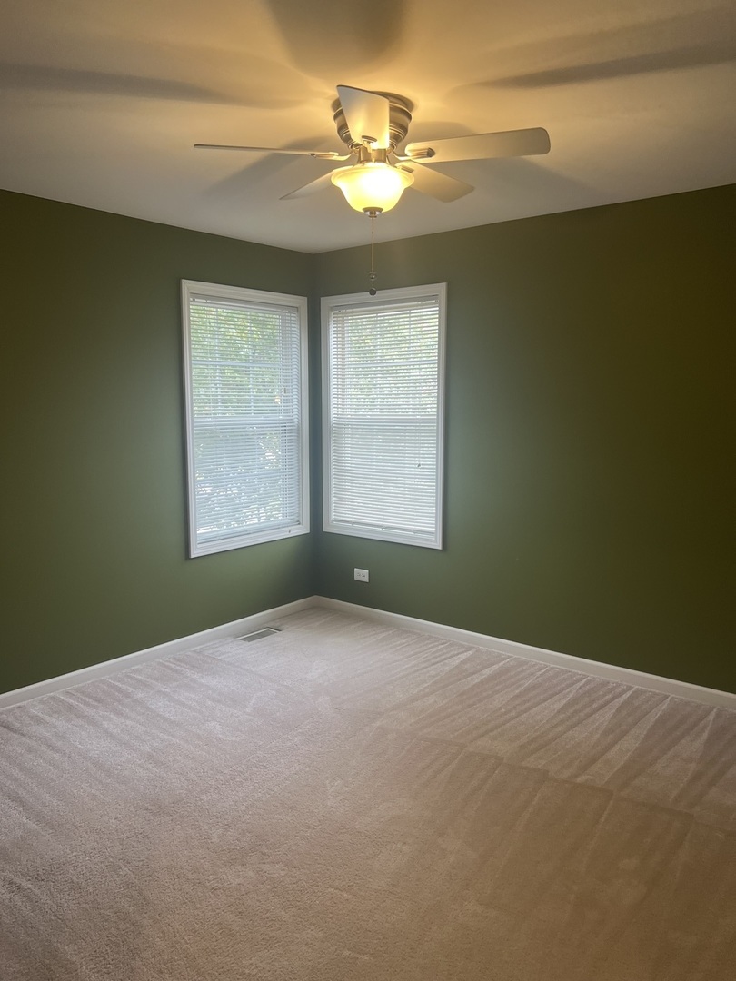 250 Regal Court, Roselle, IL 60172
