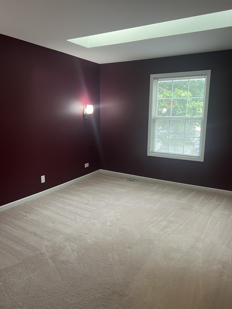 250 Regal Court, Roselle, IL 60172