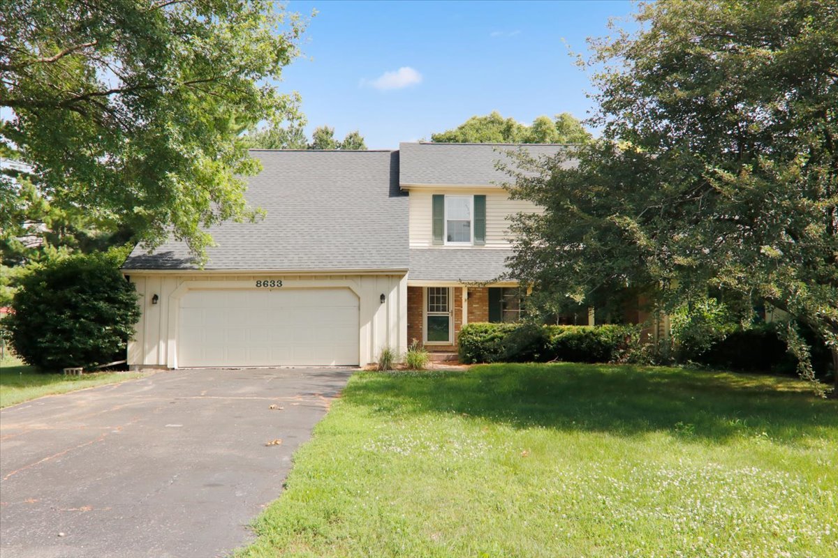 8633 Oakmont Road, Bloomington, IL 61705