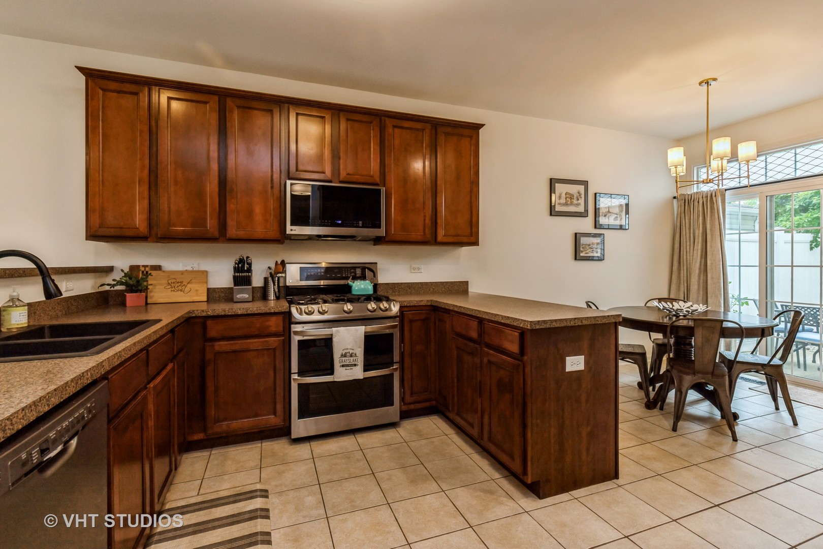 543 Topeka Drive, Grayslake, IL 60030