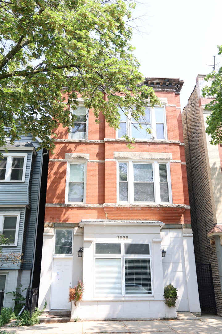 1026 W Roscoe Street #3, Chicago, IL 60657