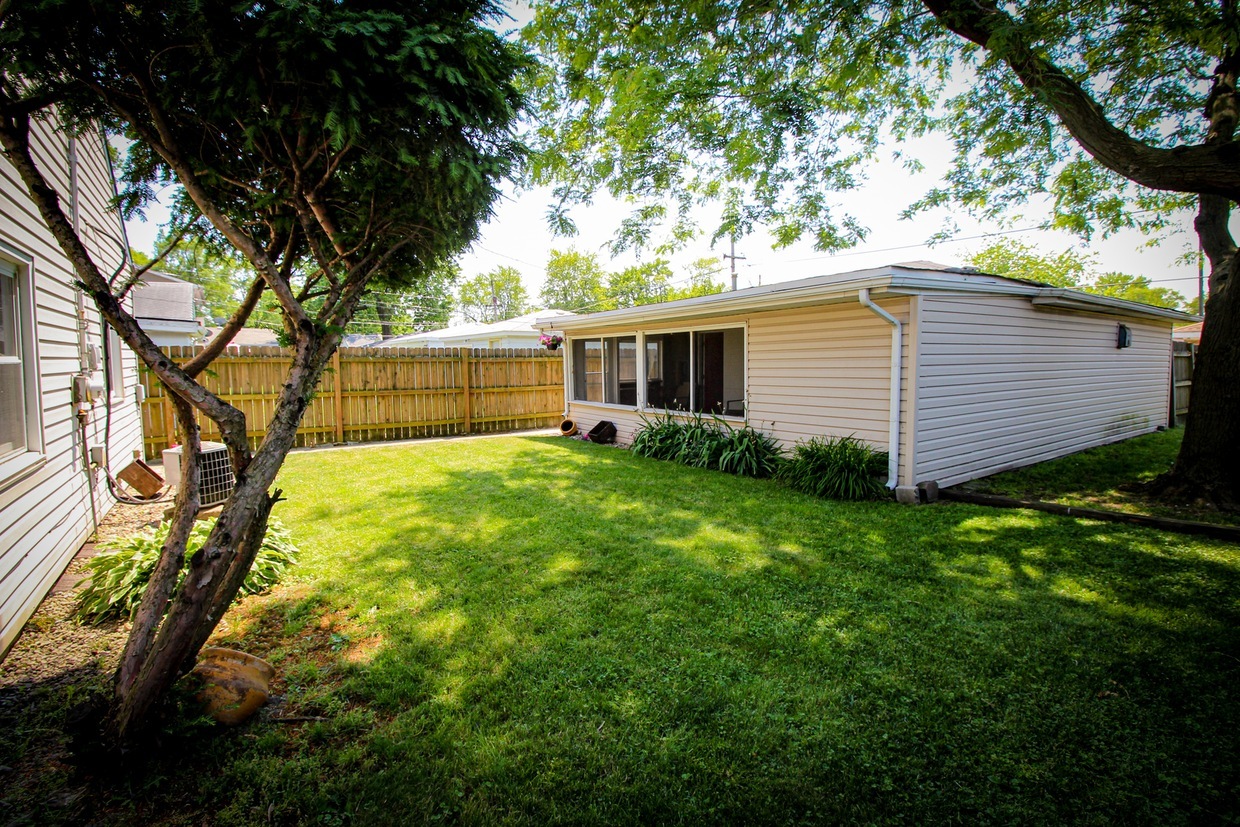17130 Park Avenue, Lansing, IL 60438