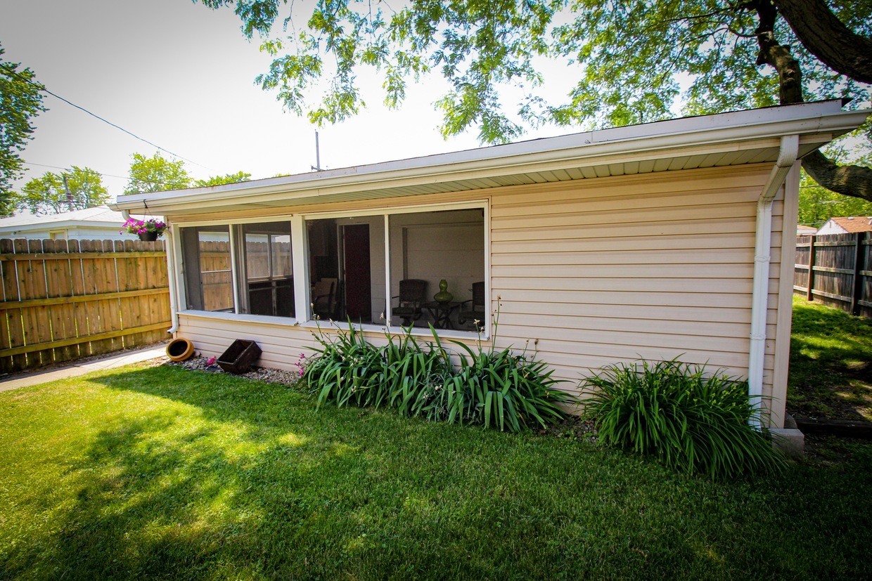 17130 Park Avenue, Lansing, IL 60438