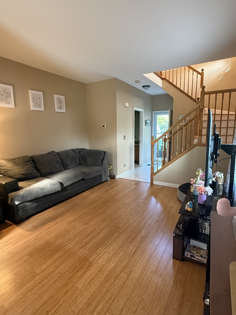 2717 Glenwood Court, Naperville, IL 60564