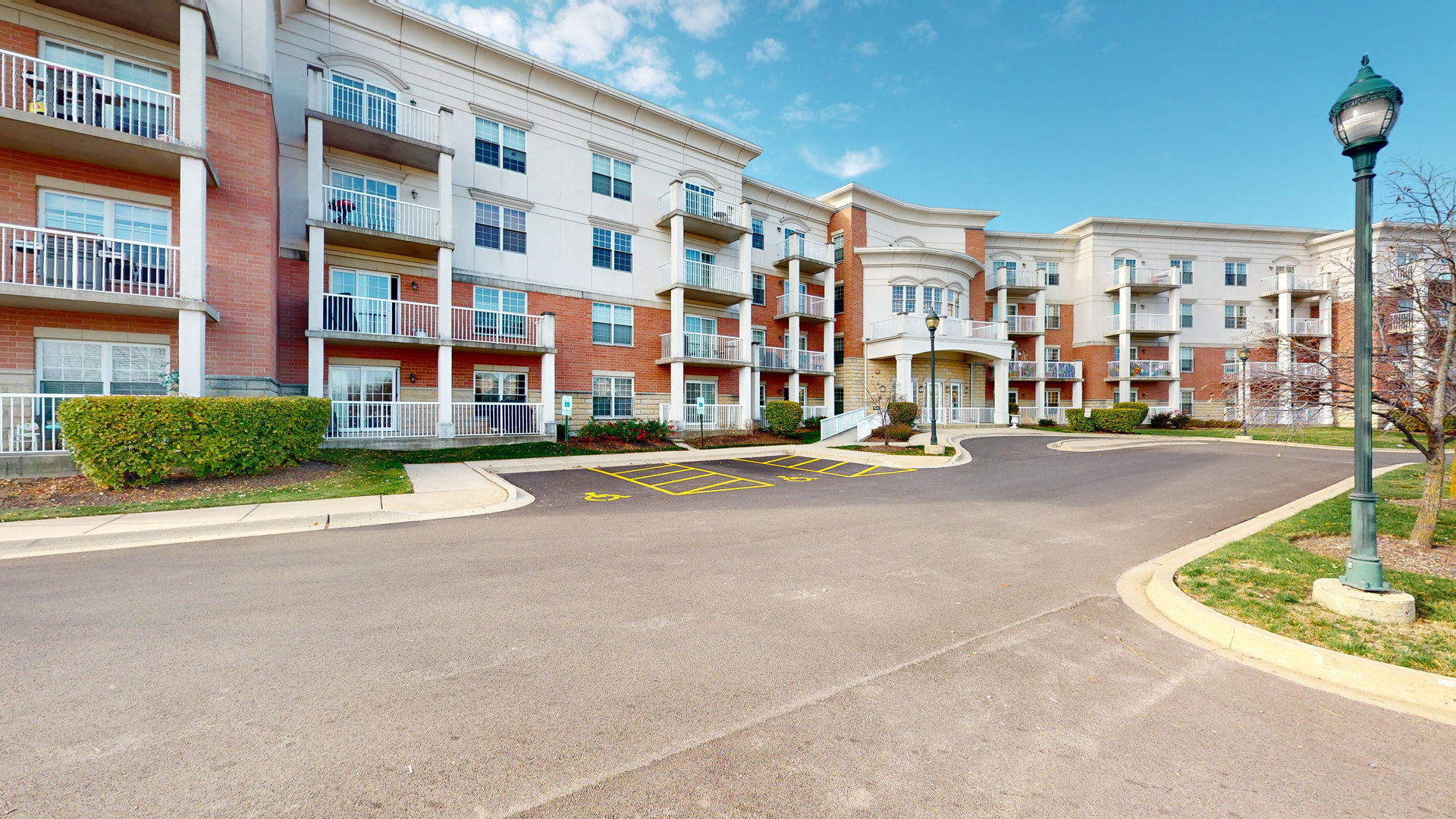 701 W Rand Road #227, Arlington Heights, IL 60004