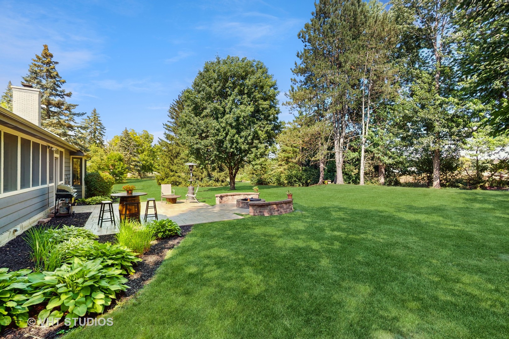 5N579 Leola Lane, St. Charles, IL 60175