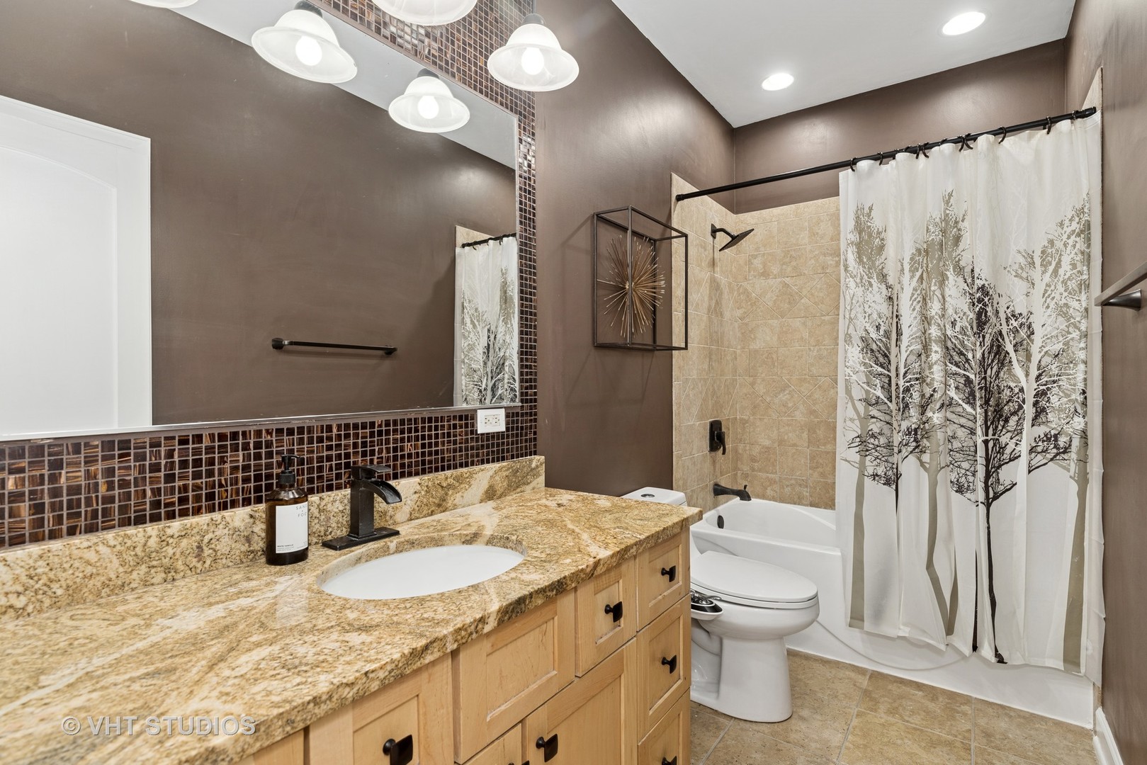 35083 N Sheridan Drive, Ingleside, IL 60041