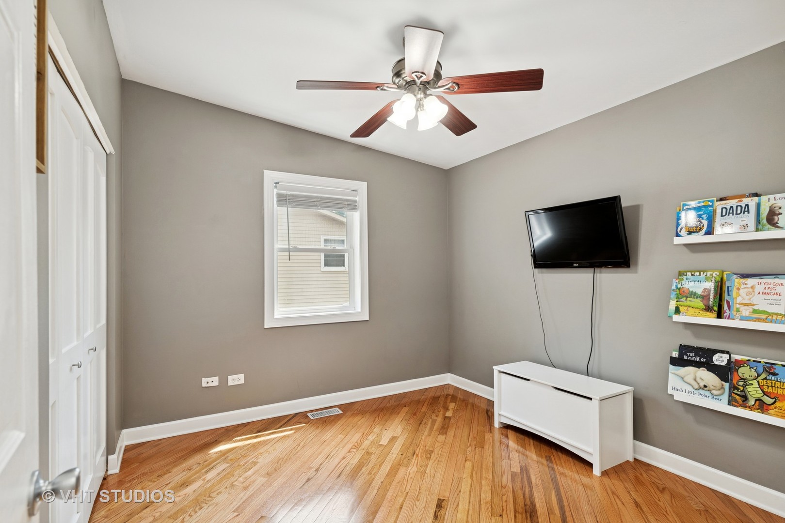 35083 N Sheridan Drive, Ingleside, IL 60041