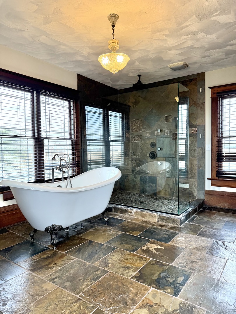 14373 N 1700 East Road, Pontiac, IL 61764