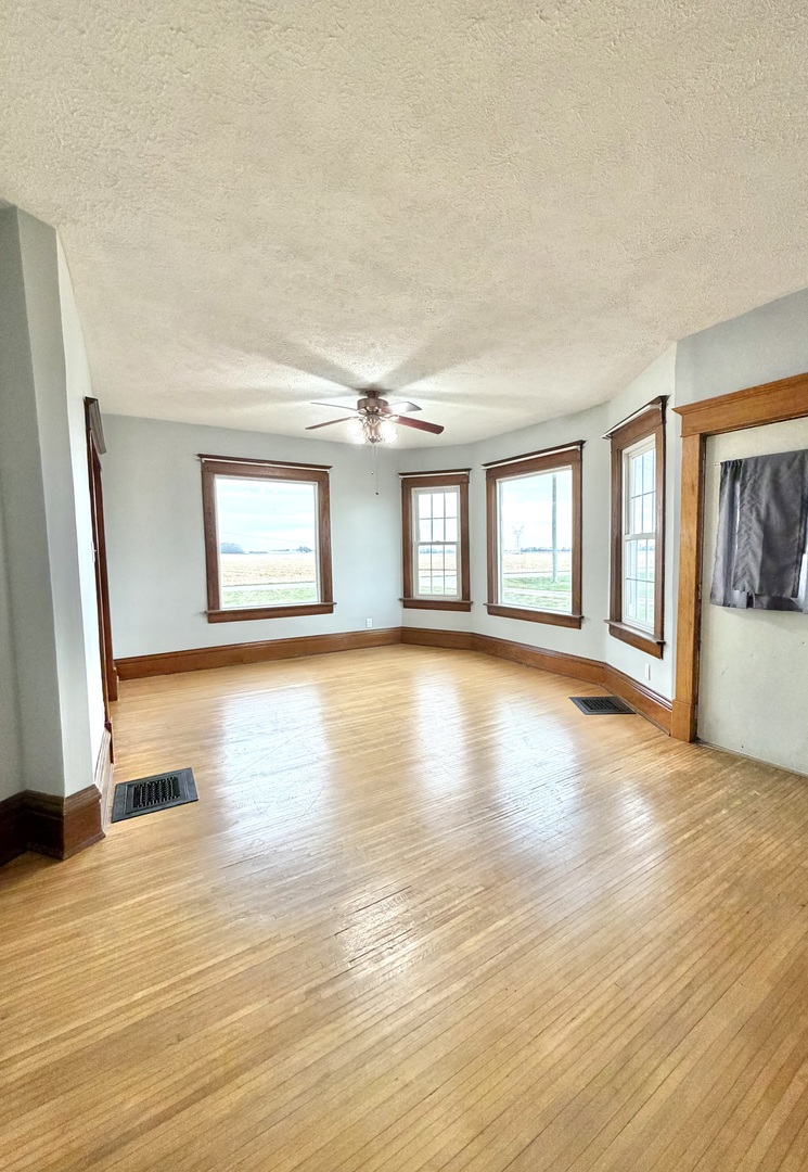 14373 N 1700 East Road, Pontiac, IL 61764