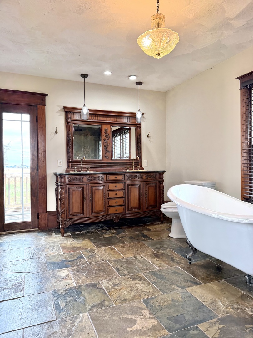 14373 N 1700 East Road, Pontiac, IL 61764