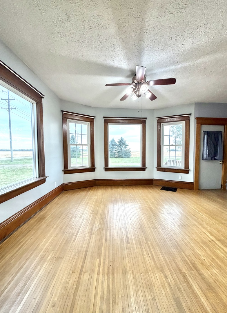 14373 N 1700 East Road, Pontiac, IL 61764