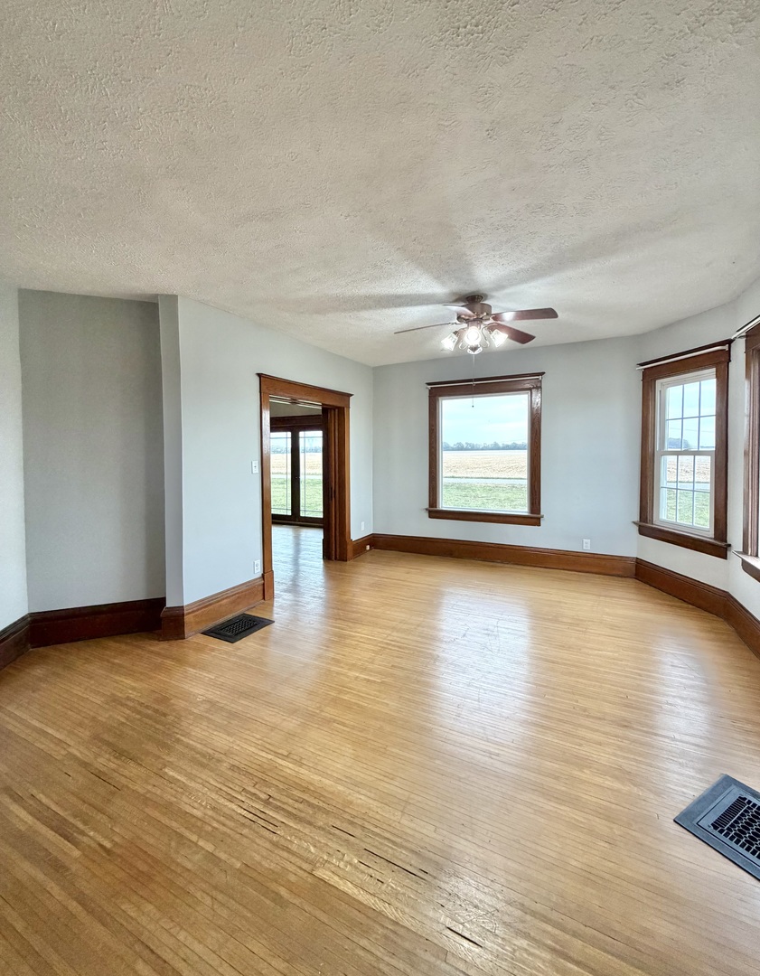 14373 N 1700 East Road, Pontiac, IL 61764