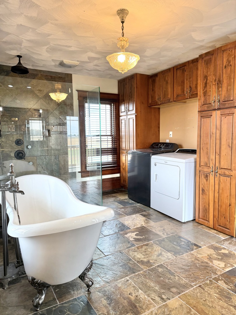 14373 N 1700 East Road, Pontiac, IL 61764