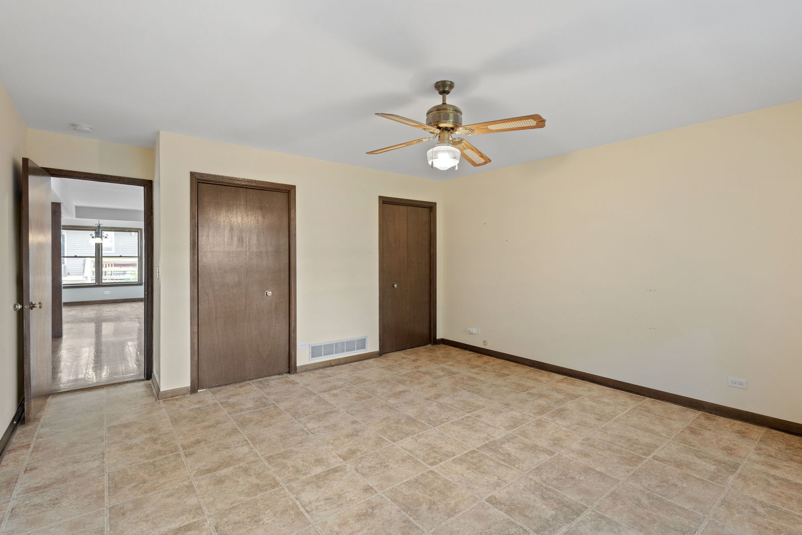 5537 Pershing Avenue, Downers Grove, IL 60516