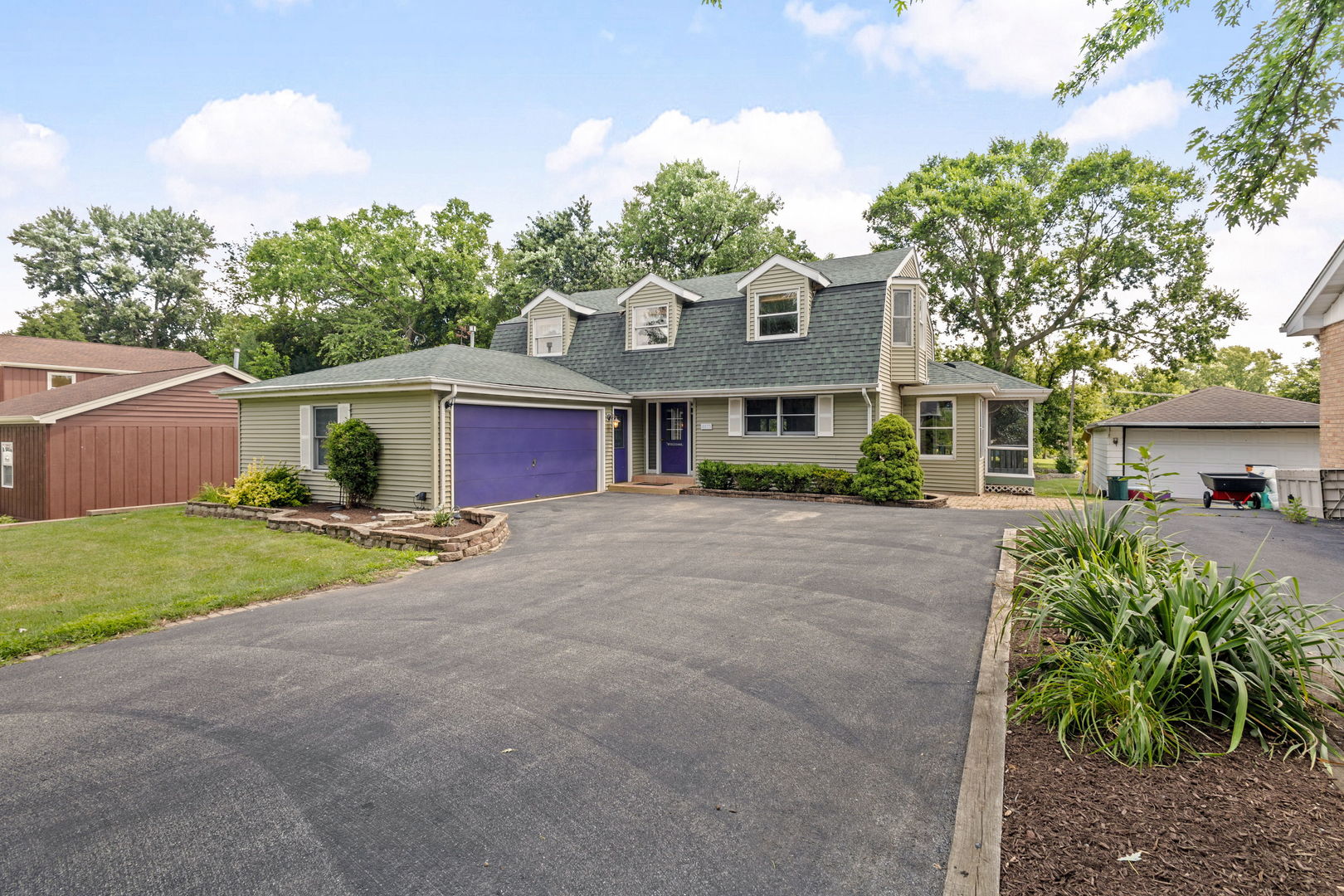 5537 Pershing Avenue, Downers Grove, IL 60516