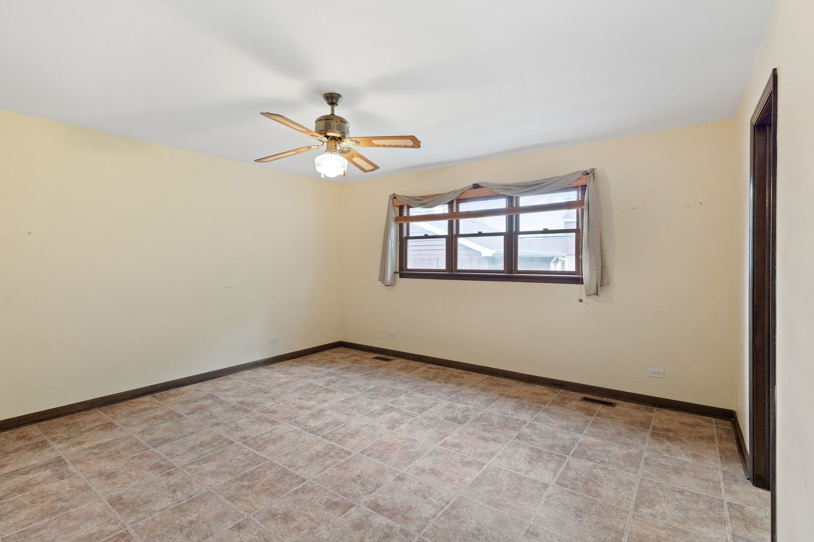 5537 Pershing Avenue, Downers Grove, IL 60516
