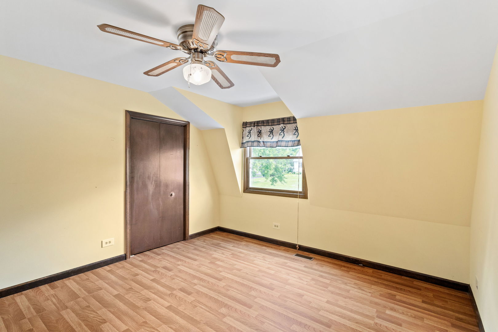 5537 Pershing Avenue, Downers Grove, IL 60516