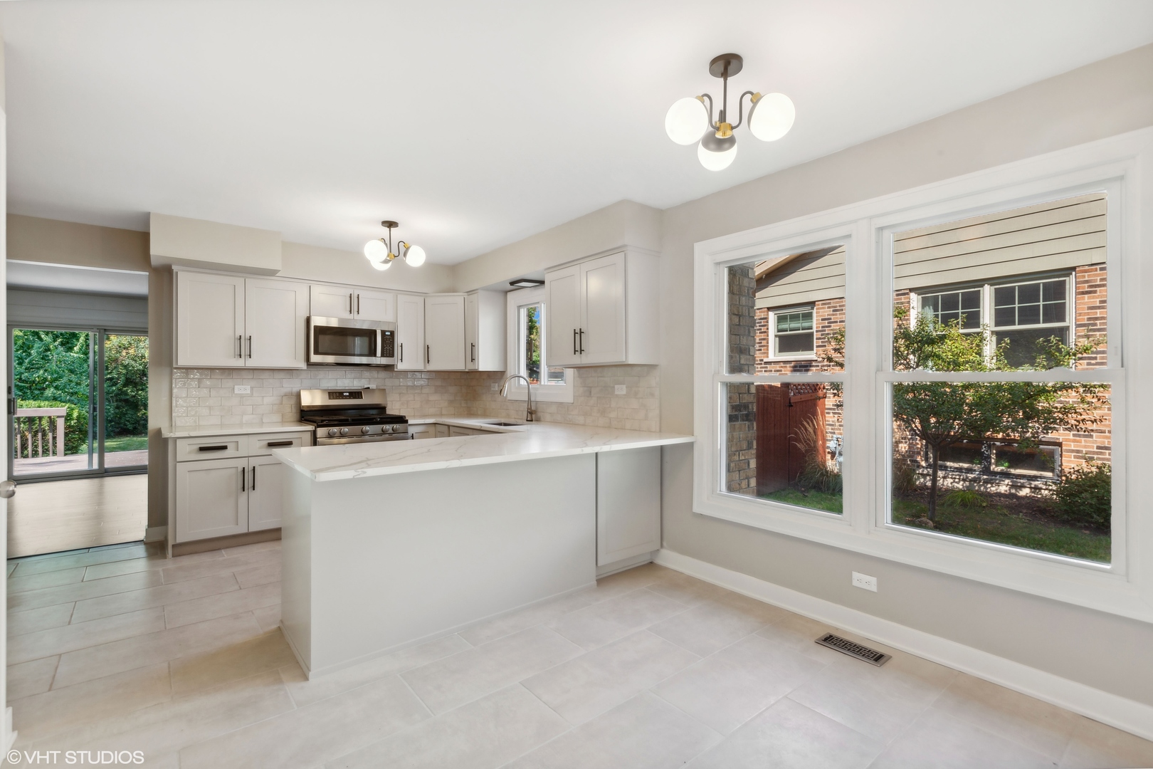 1525 CHICKASAW Drive, Naperville, IL 60563