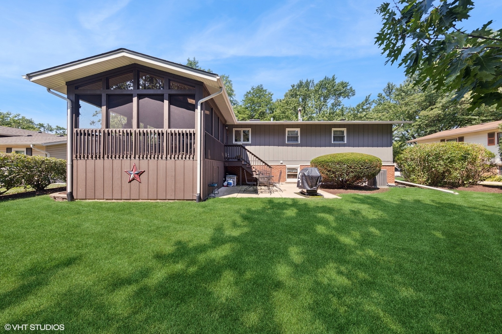 6901 Meadowcrest Drive, Downers Grove, IL 60516
