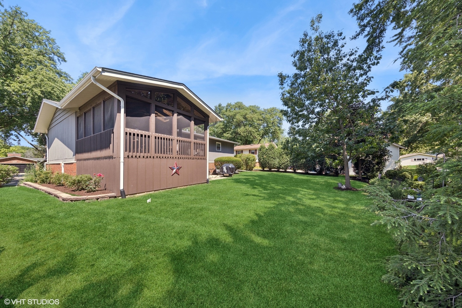6901 Meadowcrest Drive, Downers Grove, IL 60516